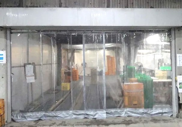 工場内間仕切りカーテン施工